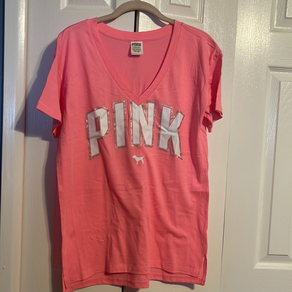 NWOT Victoria’s Secret PINK v neck short sleeve shirt in pink size XS
